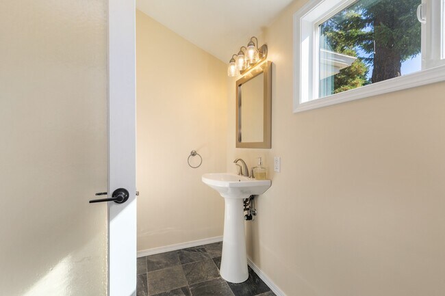 Building Photo - Light-Filled 3BR Home w/ Large Fenced in Yard