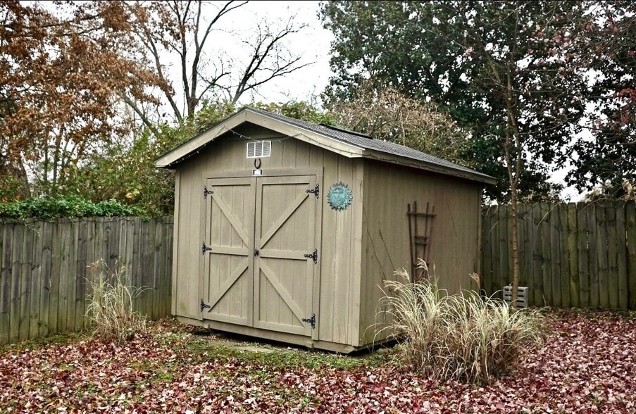 Building Photo - 2000 Upland Dr