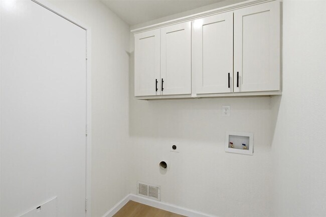 Building Photo - 5633 Truitt St