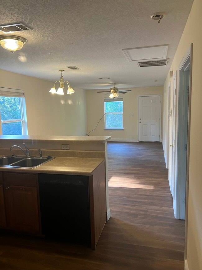 Building Photo - Beautiful 2/1 House in pass Christian, MS