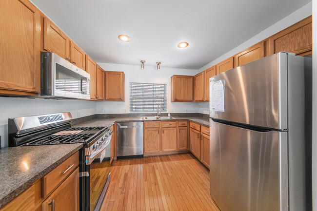 Building Photo - 3140 Promenade Cir