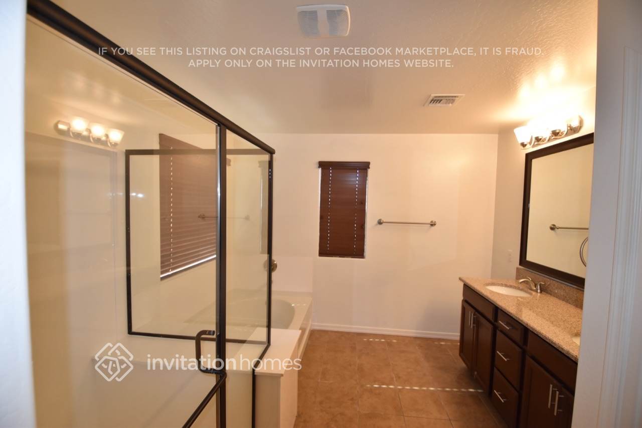 Building Photo - 227 N Scott Dr