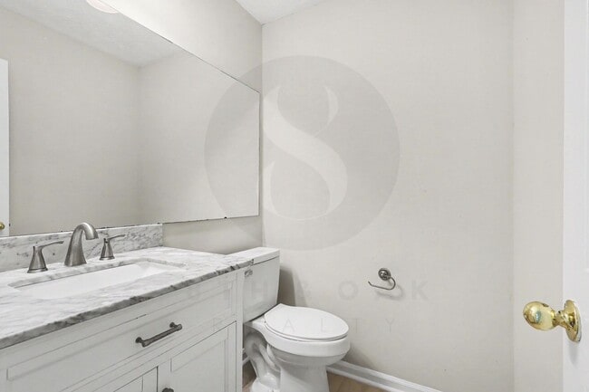 Building Photo - 4BR/2.5BA Home Conveniently Located Off Jimmy Carter Blvd!