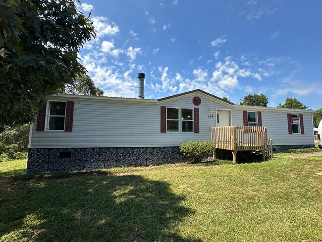 Primary Photo - 106 Crappie Dr