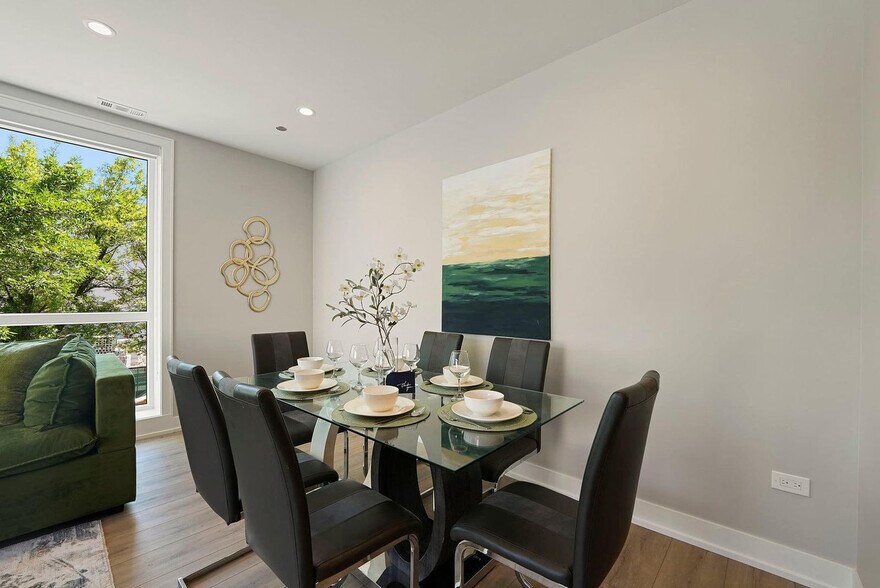 Building Photo - 2344 W Polk St