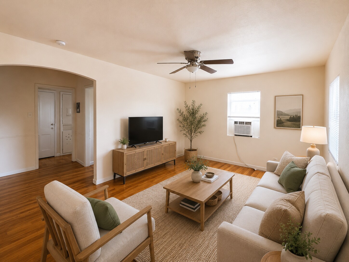 This image had been virtually staged - 946 W Magnolia Ave