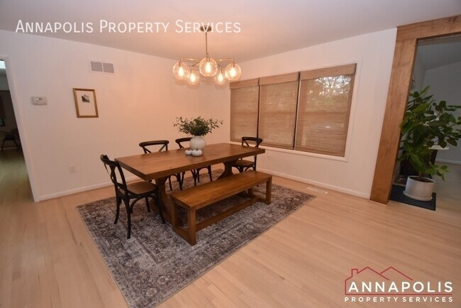 Building Photo - 364 Dun Robbin Dr