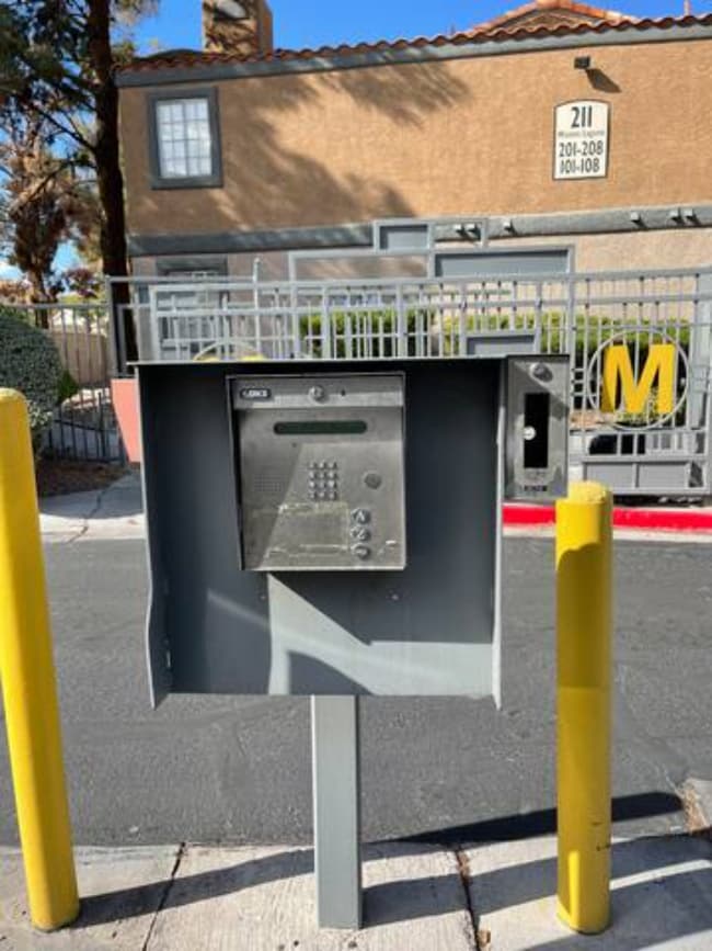 Building Photo - 211 Mission Laguna Ln