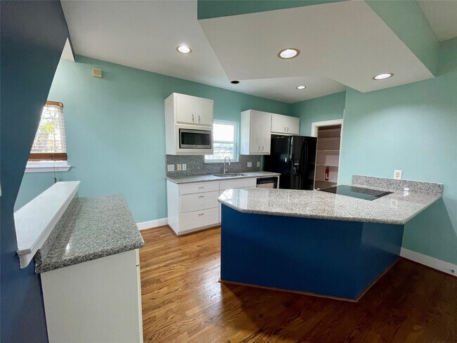 Building Photo - 5901 Fairdale Ln