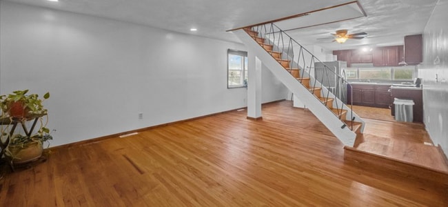 Primary Photo - 21 Oakmont Dr