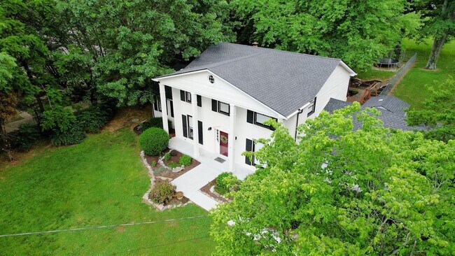 Building Photo - **RENOVATED COLONIAL ON OVER AN ACRE ZONED FOR WILLIAMSON COUNTY BRENTWOOD SCHOOLS**