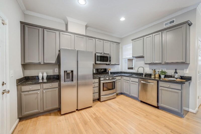 Building Photo - 27 Todd Pl NE