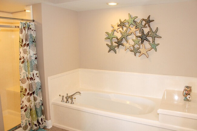 Building Photo - 2046 Beach Blvd