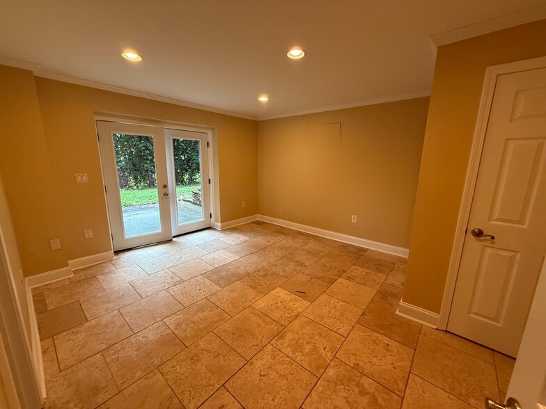 Building Photo - 1505 Hillcrest Dr