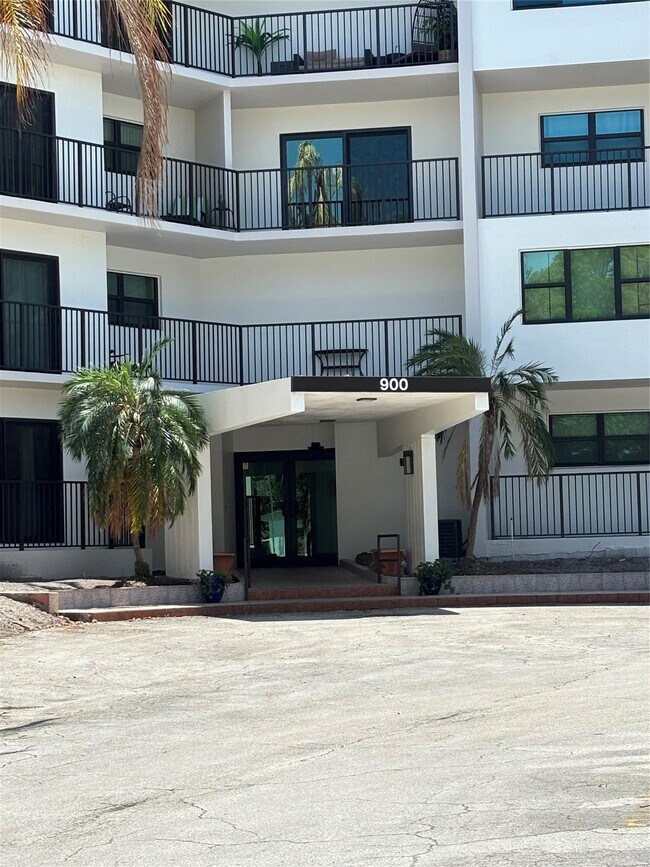Building Photo - 900 River Reach Dr