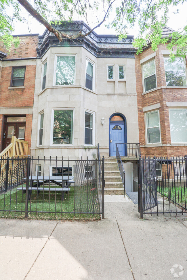 Building Photo - 3556 N Wilton Ave