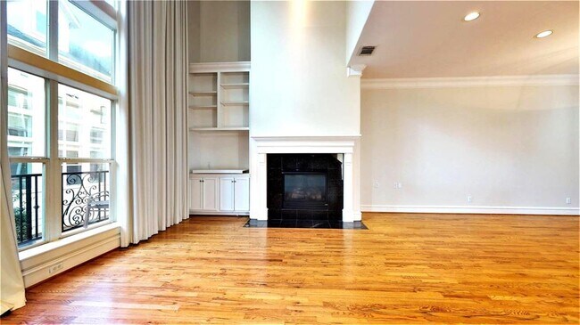 Building Photo - 4522 Lillian St