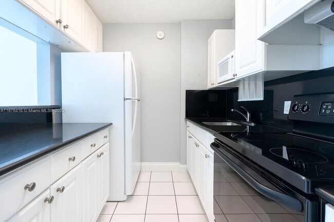 Building Photo - 140 NW 14th Ave