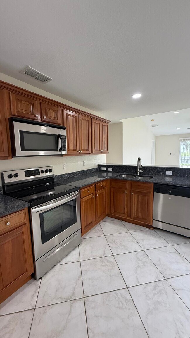 Building Photo - 2131 Newport Isles Blvd