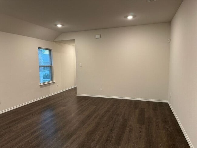 Building Photo - 3213 Perman Dr