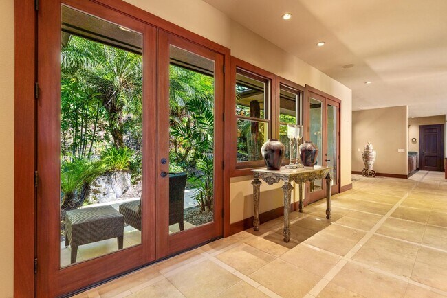 Building Photo - Luxury furnished 4 bedroom 3 bathroom with pool, spa, and outdoor showers