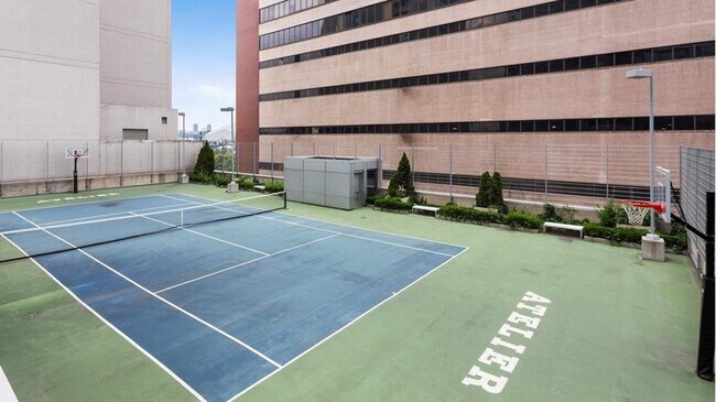 Building Photo - 635 W 42nd St