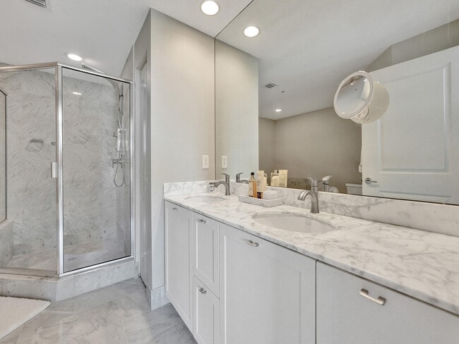 Building Photo - 225 NE 1st St