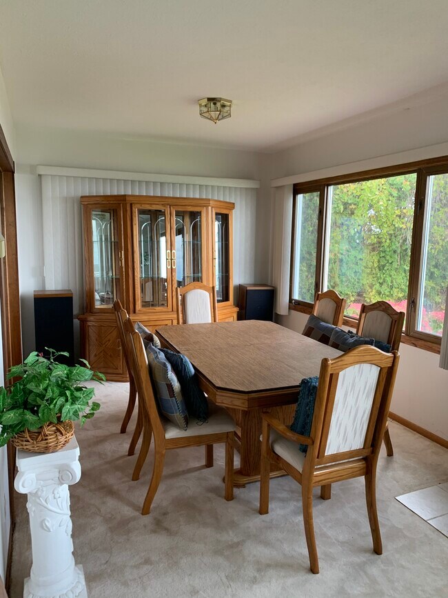 Building Photo - 6588 Shore Acres Dr