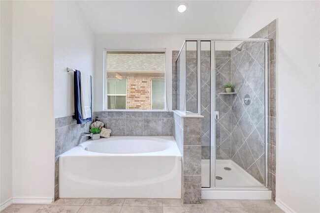 Building Photo - 1929 Stinnett Dr