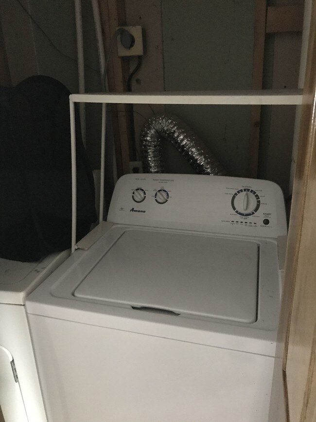 Building Photo - 529 Short Curve Rd