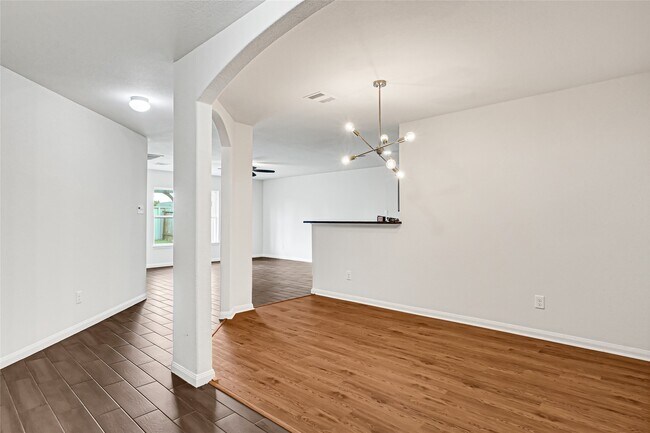 Building Photo - 11122 Hillside Creek Dr