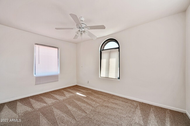 Building Photo - 3949 E Earll Dr