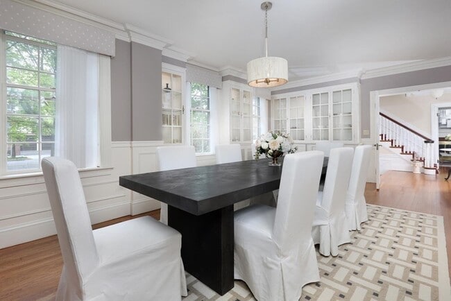 Building Photo - 1010 Centre St