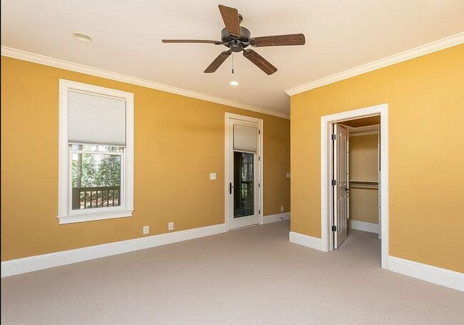 Building Photo - 1111 Regency Dr