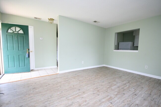 Building Photo - 115a Westscott Dr