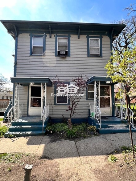 Building Photo - 732 19th St