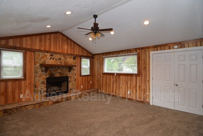 Building Photo - 1928 Wylie Dr