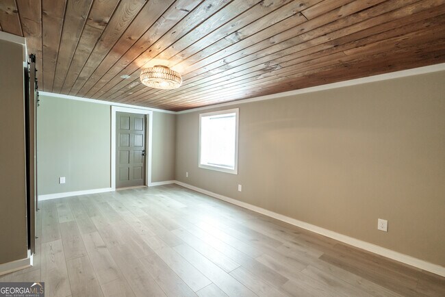 Building Photo - 1121 Prospect Rd