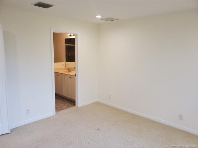 Building Photo - 5309 SE Jennings Ln