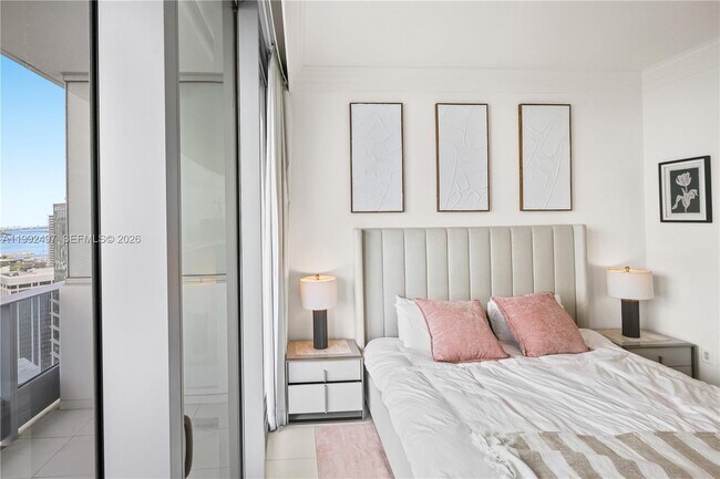 Building Photo - 200 Biscayne Blvd Way