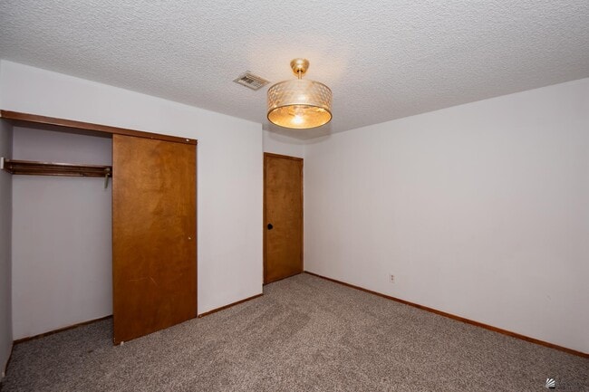 Building Photo - 3460 E Sombra Ln