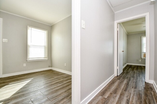 Building Photo - 5000 Noble St