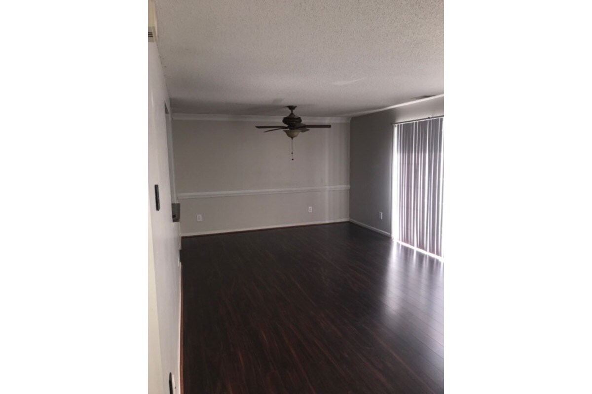 Building Photo - 3856 Lasalle Dr