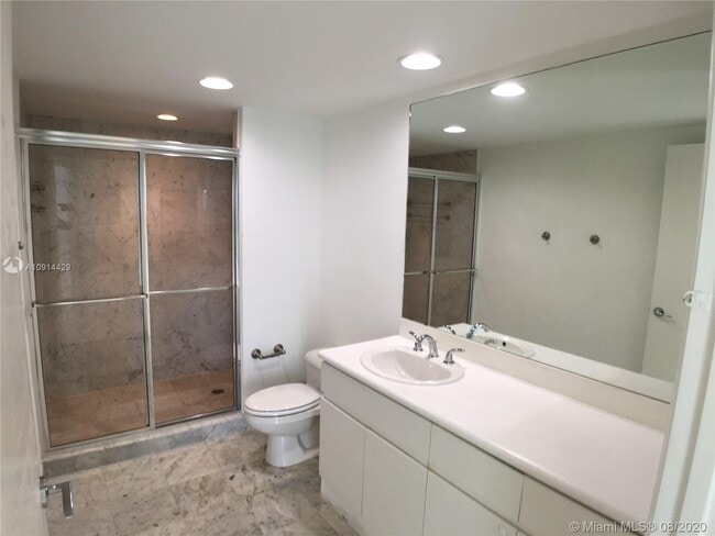 Building Photo - 16400 Collins Ave