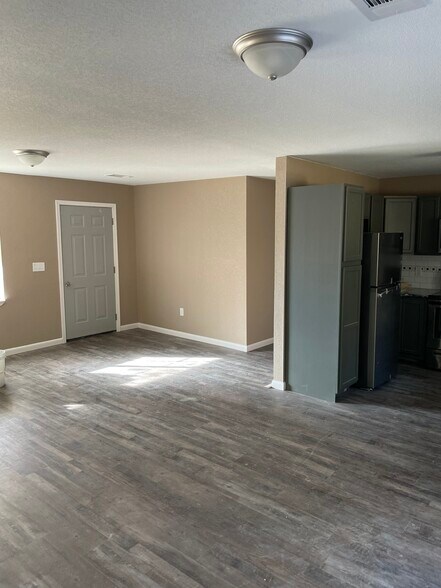 Building Photo - 272 Harp Loop