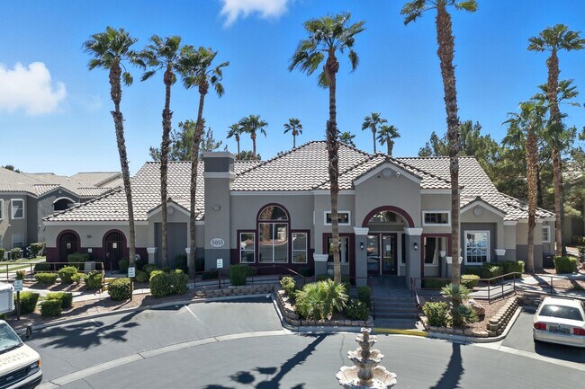 Building Photo - Beautifully maintained 1-story condo in Resort Style Community!