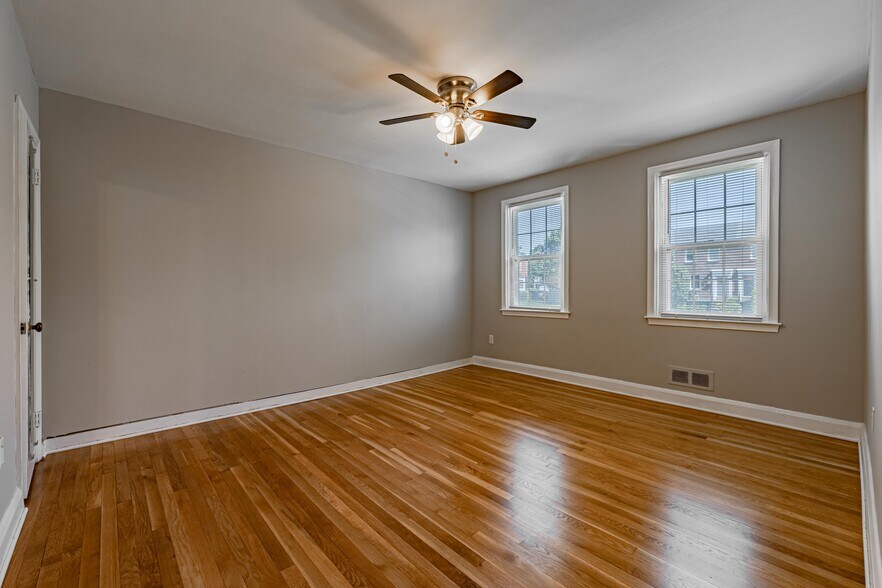 Building Photo - 1565 Dellsway Rd