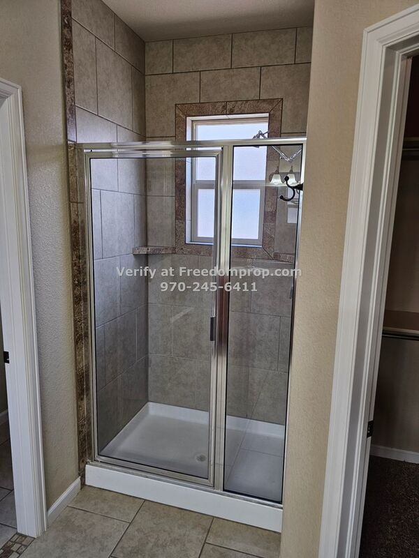 Building Photo - 2482 Wolcott Ave