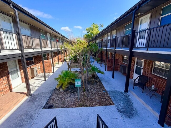 Building Photo - Popular Location 2/1