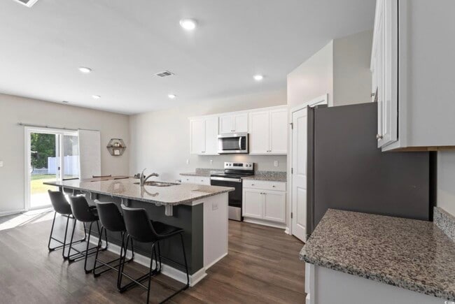 Building Photo - 124 Cassina Dr